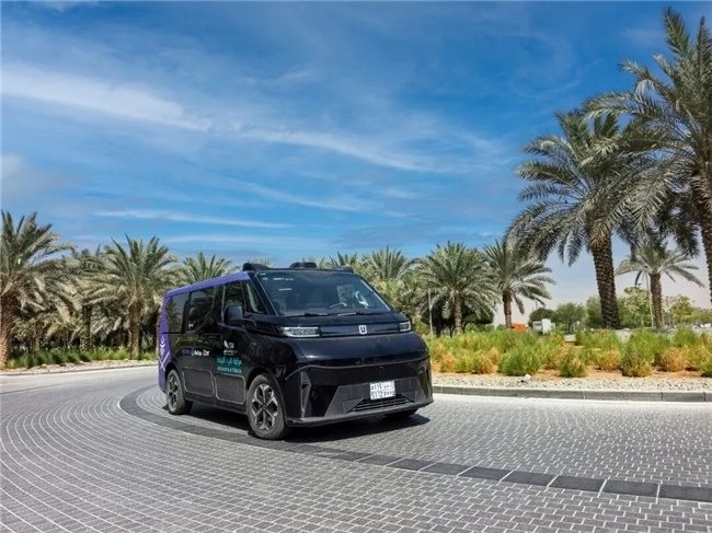 “全球Robotax第一股”再报捷讯，文远知行开启Robotaxi沙特公众运营